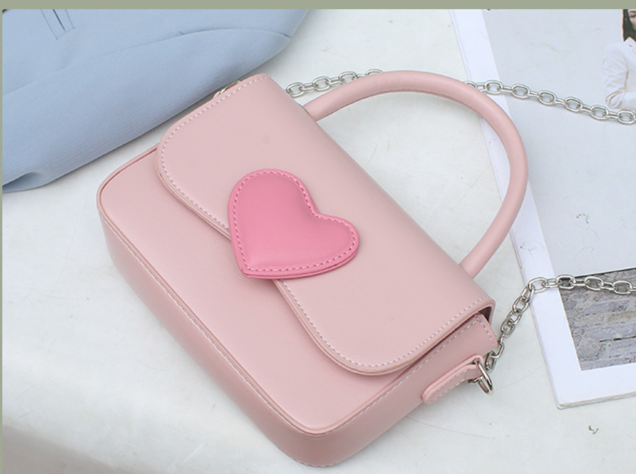 THE HEART CLUTCH