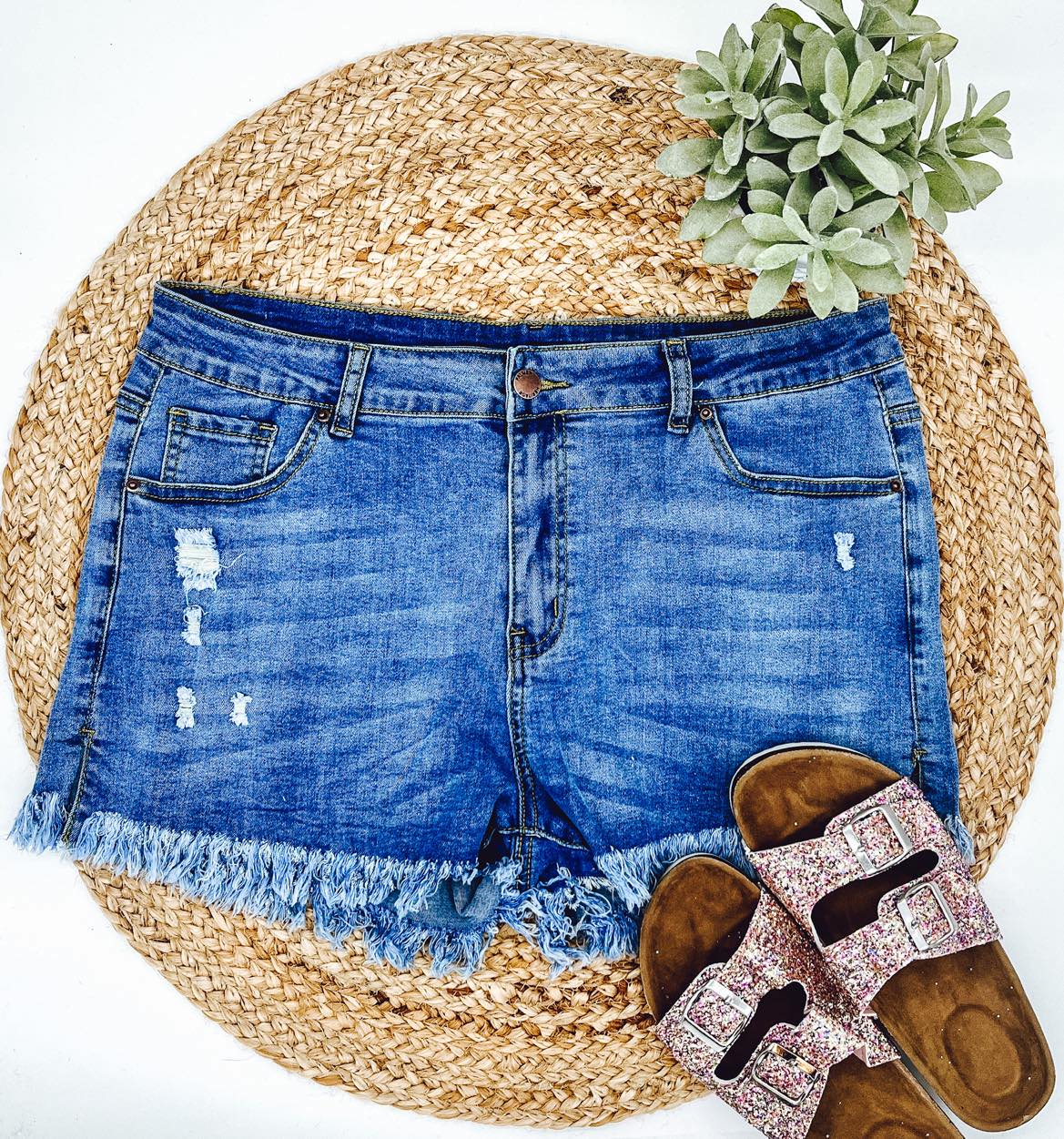 CUFFED & FRAYED SHORTS