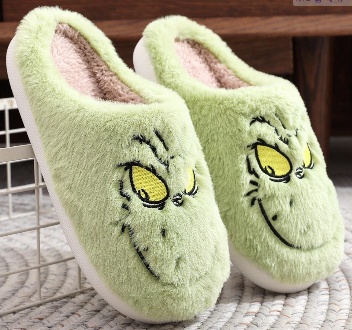 CHRISTMAS COZY SLIPPERS