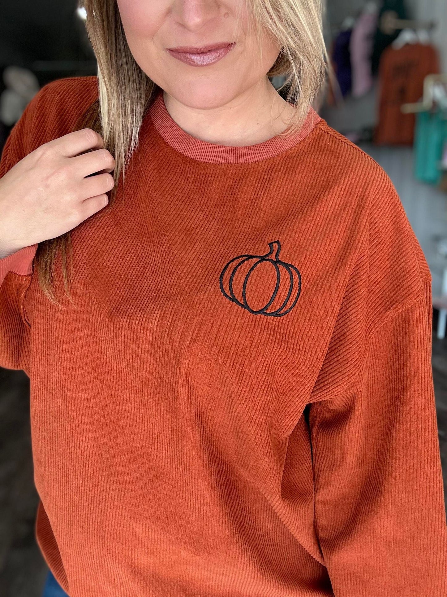 EMBROIDERED PUMPKIN CORDED CREW