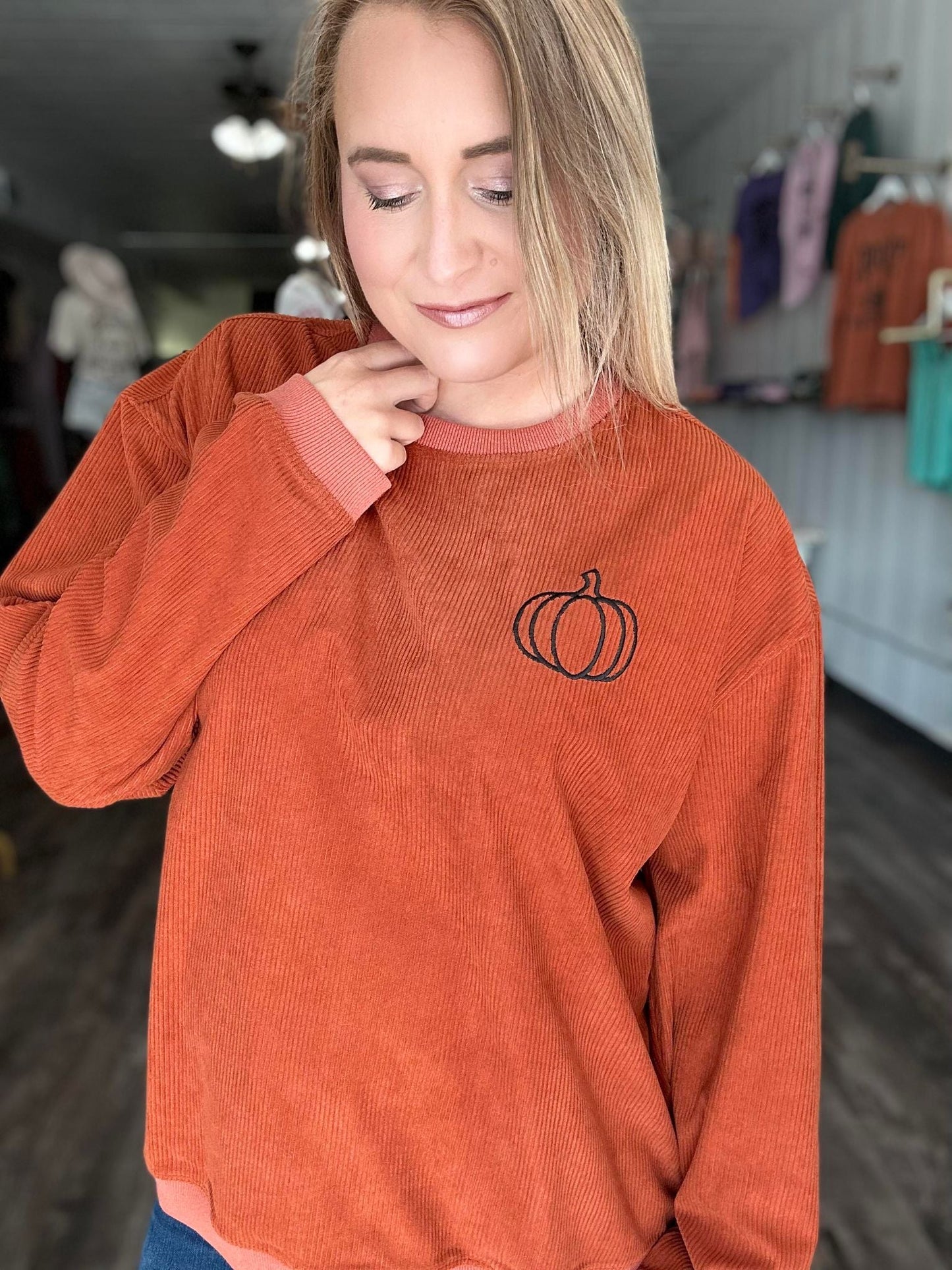 EMBROIDERED PUMPKIN CORDED CREW