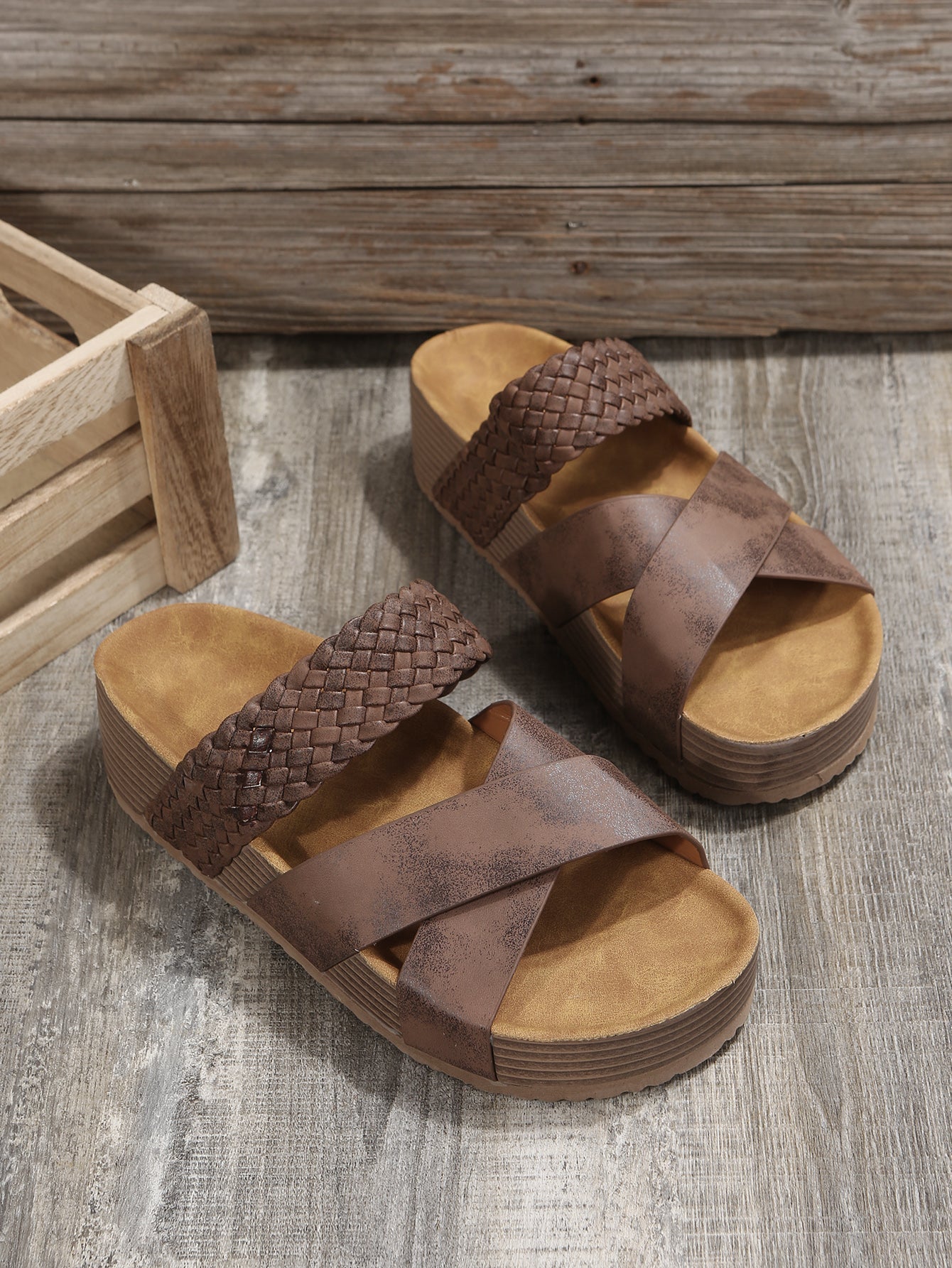 THE HENRY SANDALS